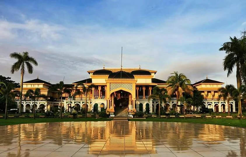 Trip ke Istana Maimun Medan: Wisata Sejarah Ikonik dengan Transportasi Nyaman